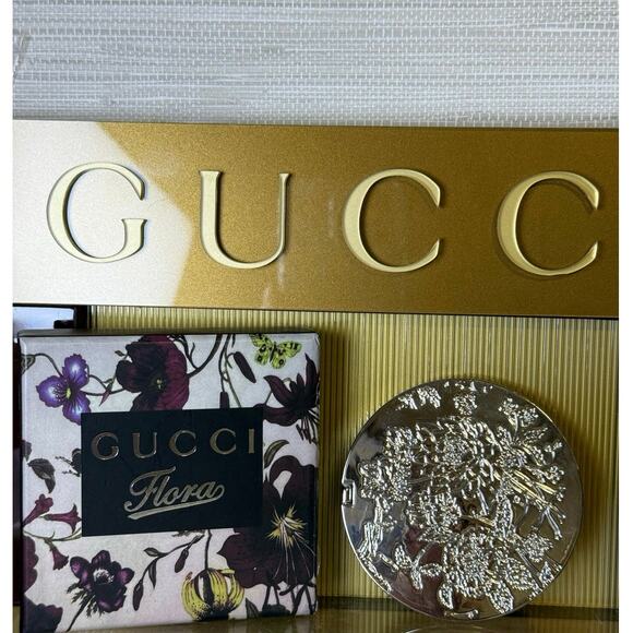 Gucci Silver Flora Compact Mirror - NEW in BOX - Picture 1 of 5